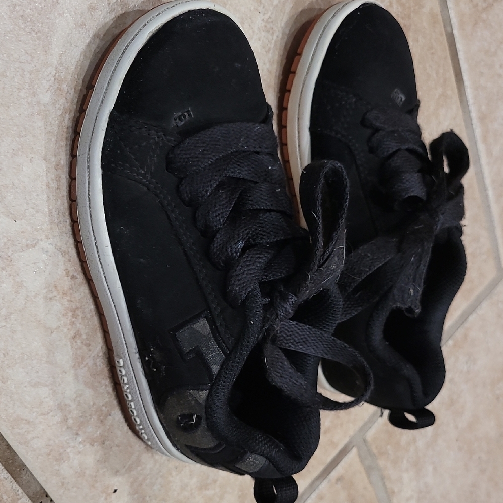 DC Kids Court Graffik Sneakers in Black and White